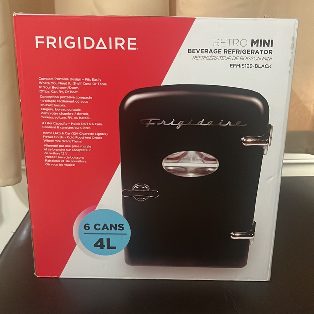 Frigidaire mini fridge retro!